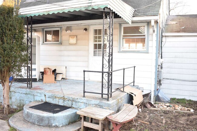 Building Photo - 103 Bethpage Rd