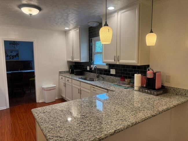 Building Photo - Knoxville 37923 - Fully furnished 1 bedroo...