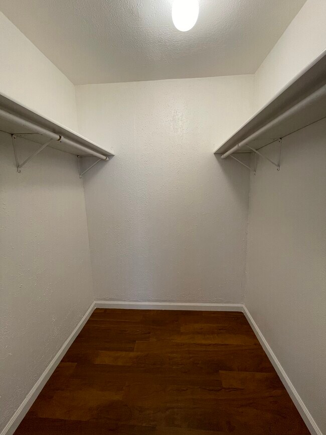 Building Photo - 302 Laurel St