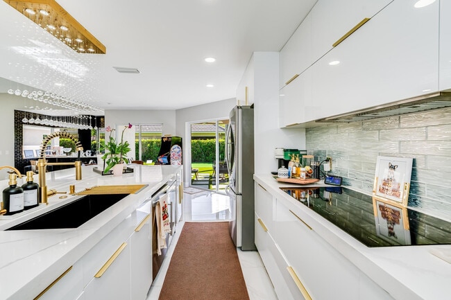 Primary Photo - 154 Coventry Pl