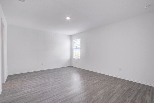 Building Photo - 4 Bedroom Home on Corner Lot in Waterwheel Subdivision