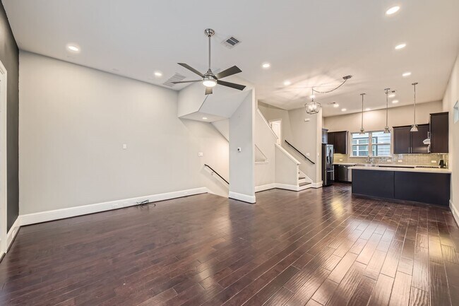 Building Photo - 407 N Nagle St