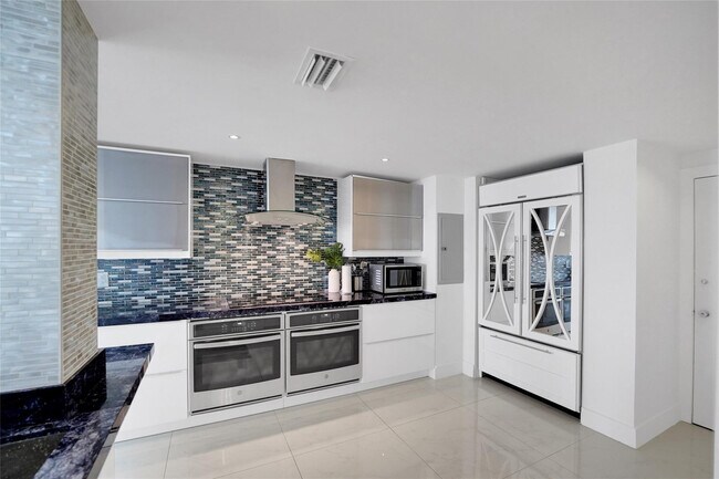 Building Photo - 3430 Galt Ocean Dr