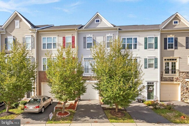 Building Photo - 207 Miles Hawk Terrace