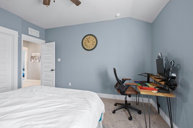 Building Photo - 525 Compania Cove