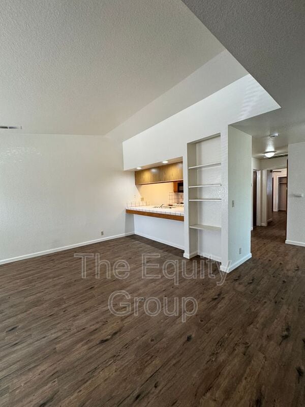 Building Photo - 4304 W Douglas Ave