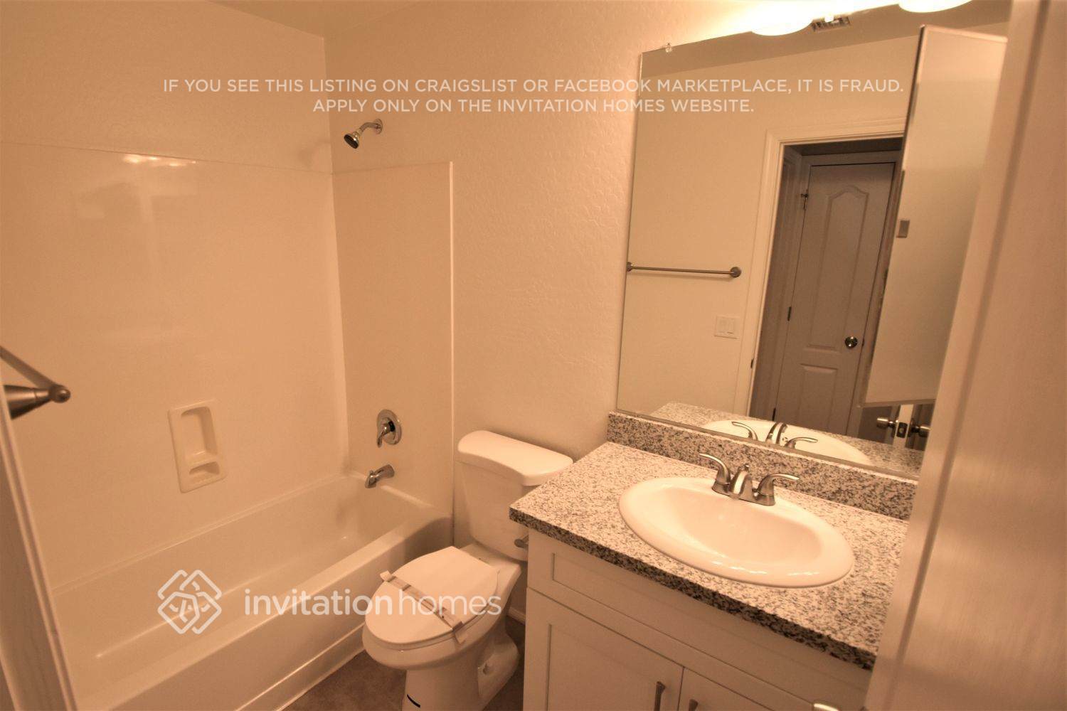 Building Photo - 1618 E Daniella Dr