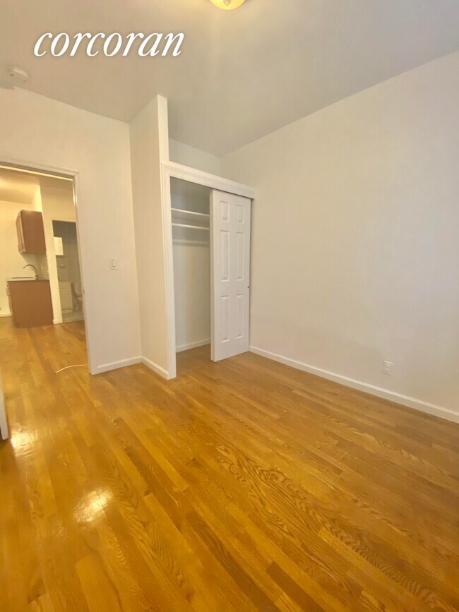 Building Photo - 413 E 70th St