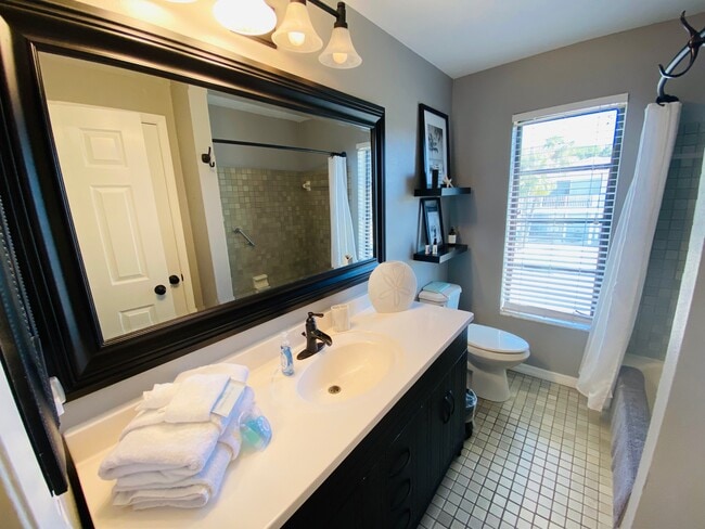 Building Photo - 3401 E Debazan Ave