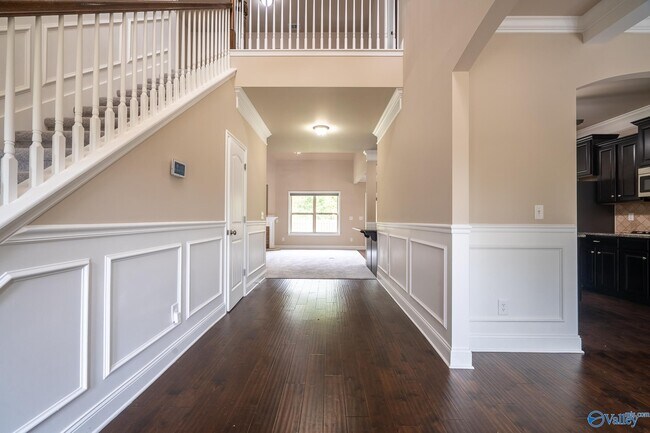 Building Photo - 110 Wolf Creek Trail SW