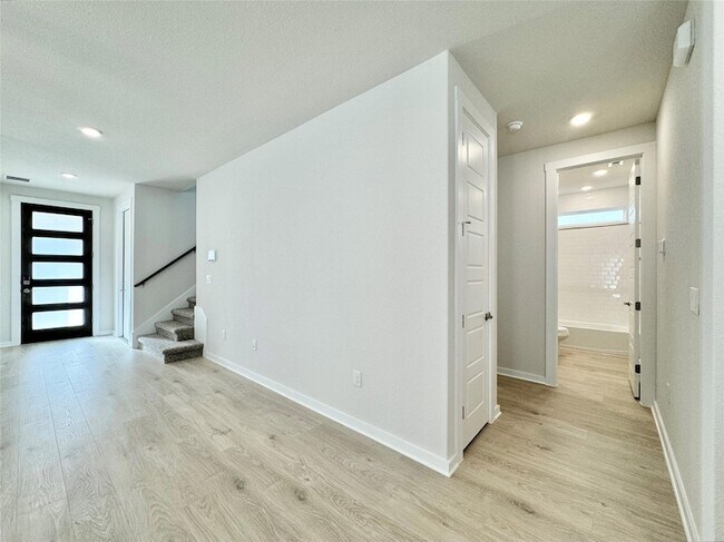 Building Photo - 404 Tinto St