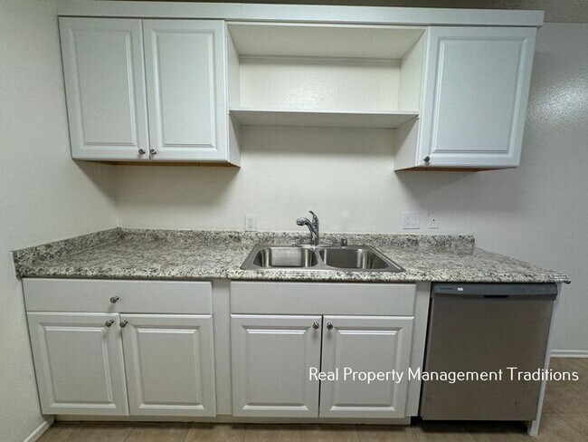 Building Photo - 3 + 2 Condo West Lancaster