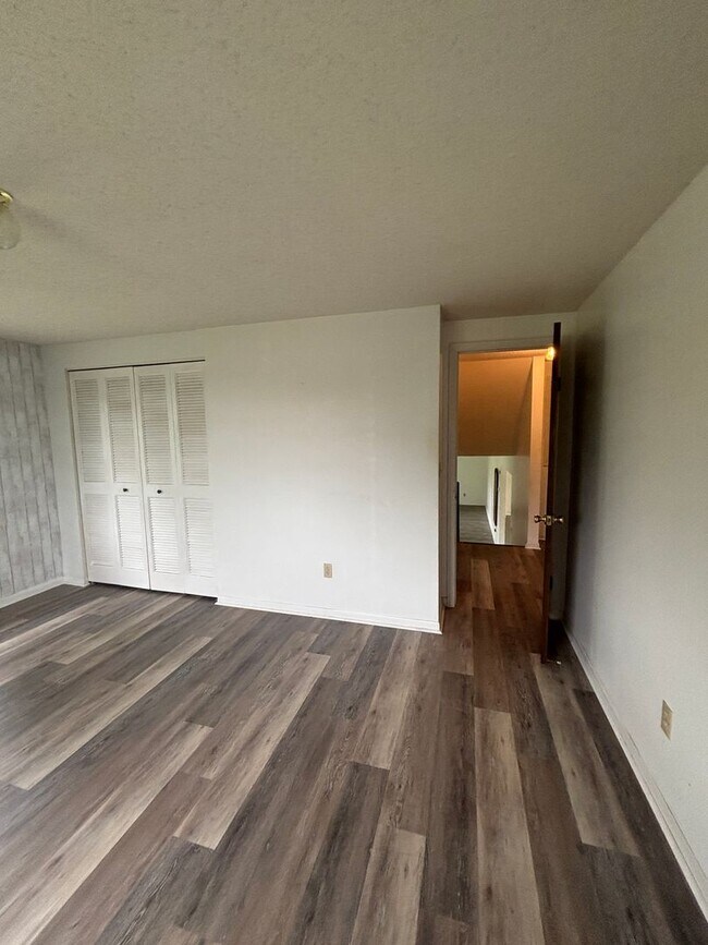 Building Photo - Price Improvement! Sweet Serene Silver Lake
