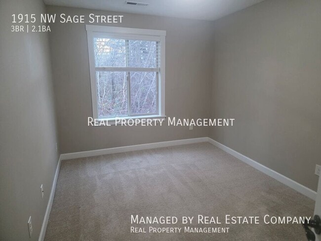 Building Photo - 1915 NW Sage St