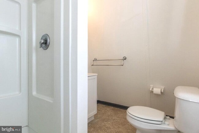 Building Photo - 18 E Gorgas Ln