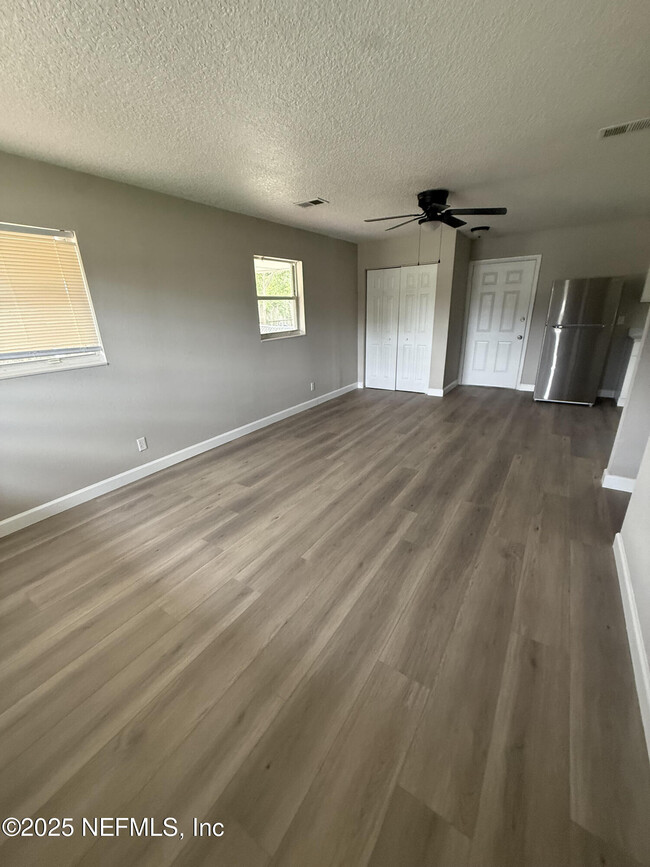 Building Photo - 2558 Lourdes Dr W