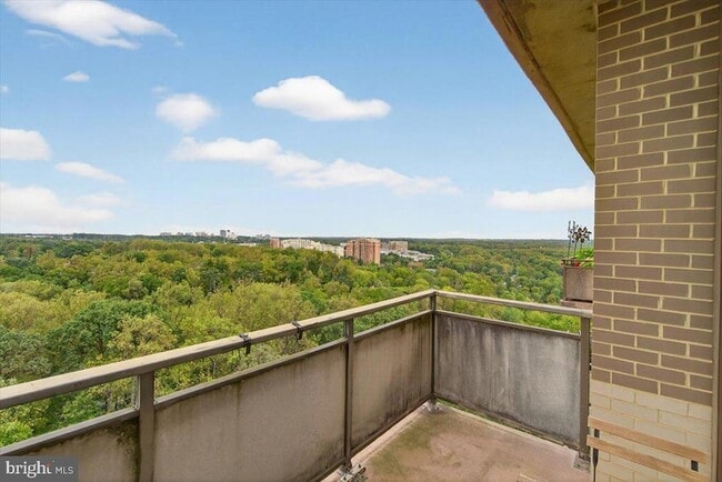 Building Photo - 5225 Pooks Hill Rd