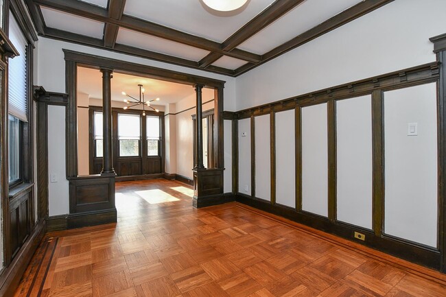 Building Photo - 722 27th St