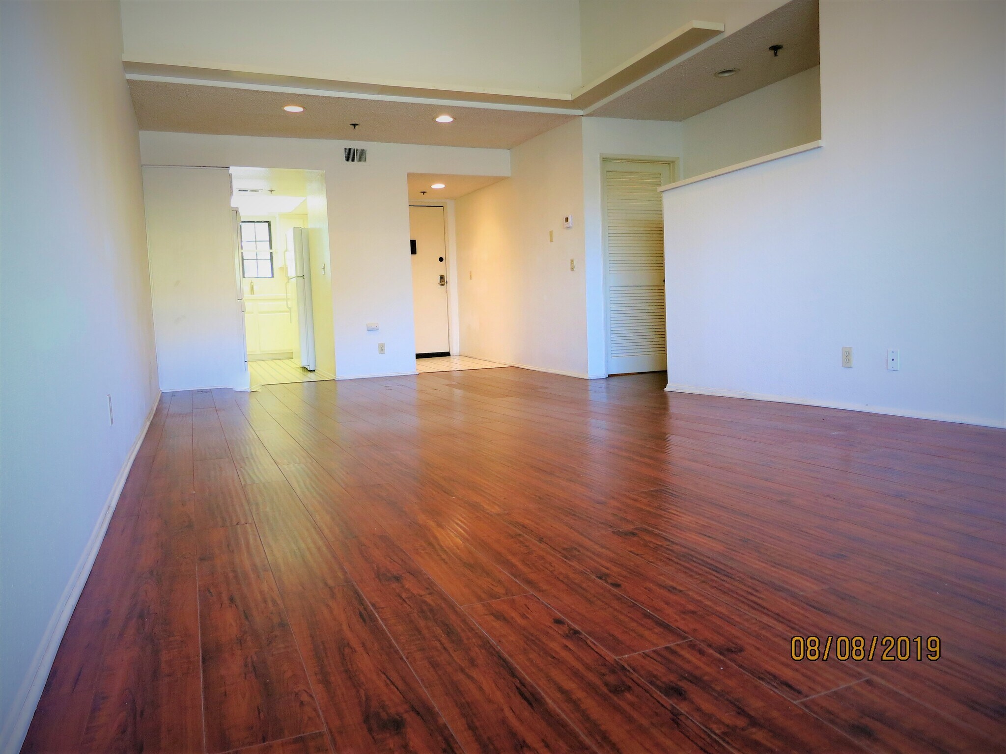 Building Photo - 6545 Reseda Blvd