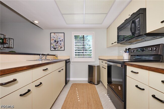 Building Photo - 15121 Bagpipe Way