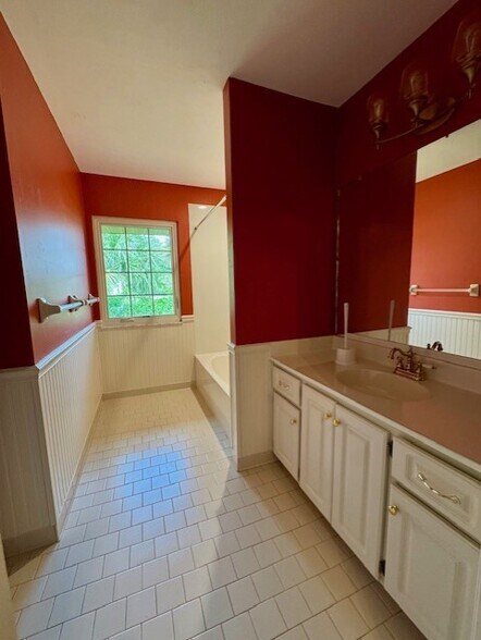 Building Photo - 156 Live Oak Ct