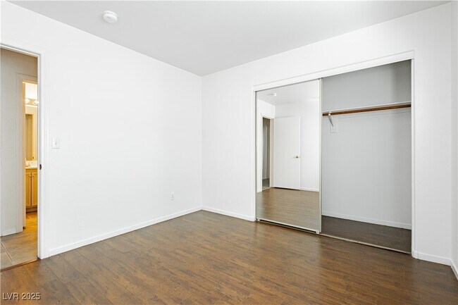 Building Photo - 204 Zenith Point Ave