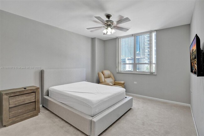 Building Photo - 801 Brickell Key Blvd
