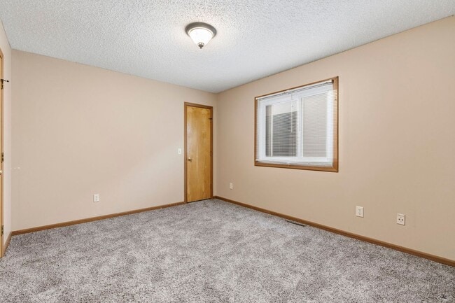 Building Photo - Arrowhead