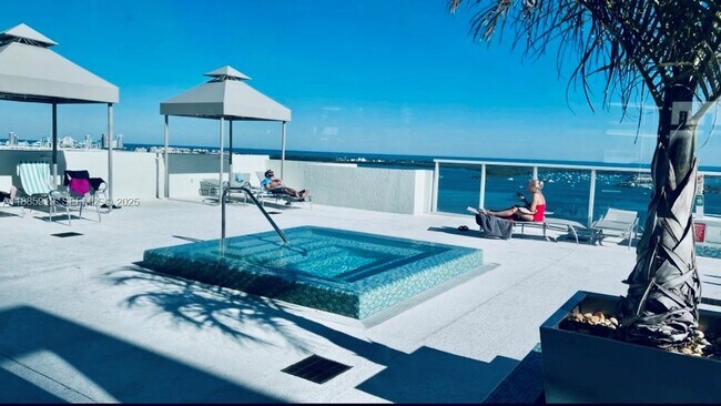 Building Photo - 218 SE 14th St