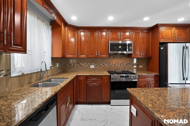 Building Photo - 7151 Hamlin Ave