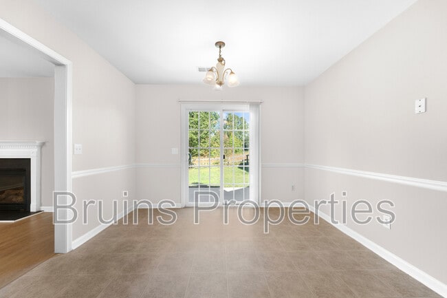 Building Photo - 5611 Sycamore Glen Rd