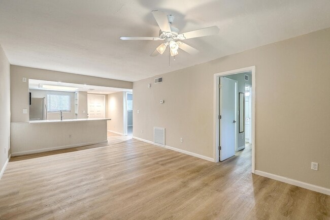 Building Photo - 2162 Bees Ferry Rd