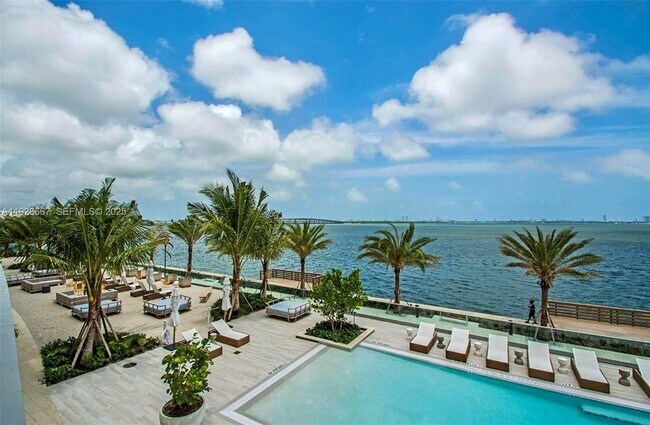 Building Photo - 2900 NE 7th Ave