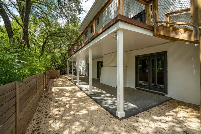 Building Photo - Tarrytown STUNNER!!!