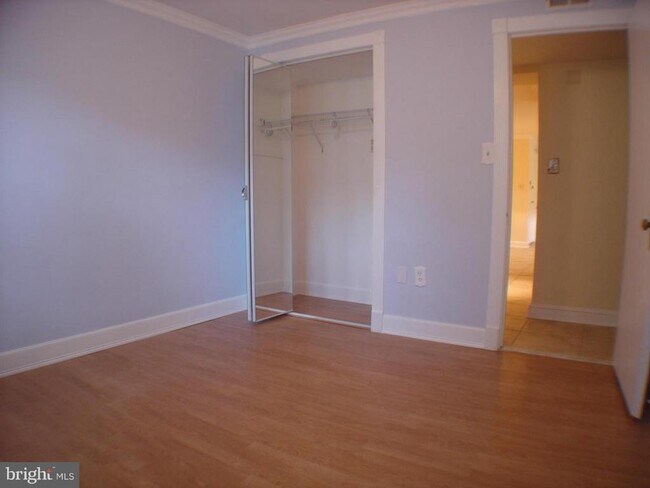 Building Photo - 806 S Arlington Mill Dr