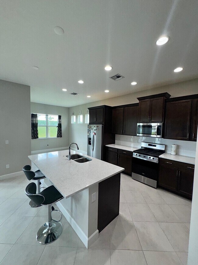 Building Photo - 5530 Macoon Wy