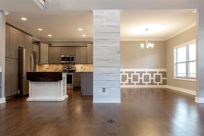 Building Photo - 413 Adalynn Cir