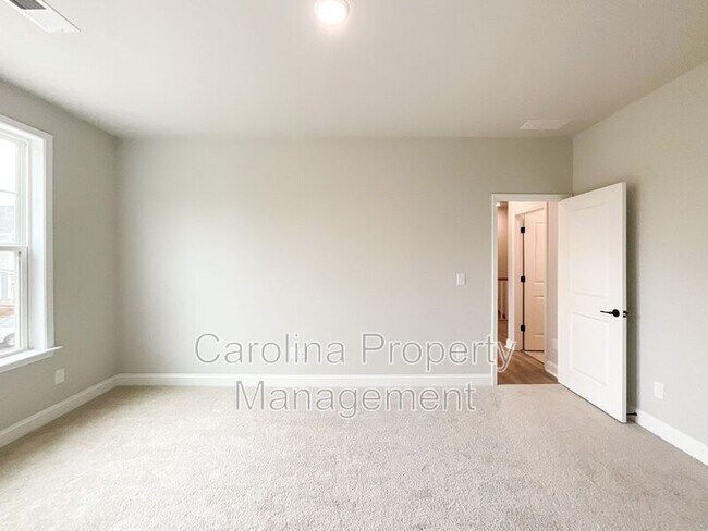 Building Photo - 8229 Houser St
