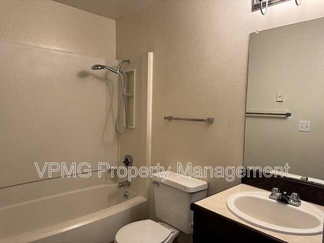 Building Photo - 5415 NE 34th St