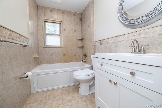 Building Photo - 3883 Franklin Ave