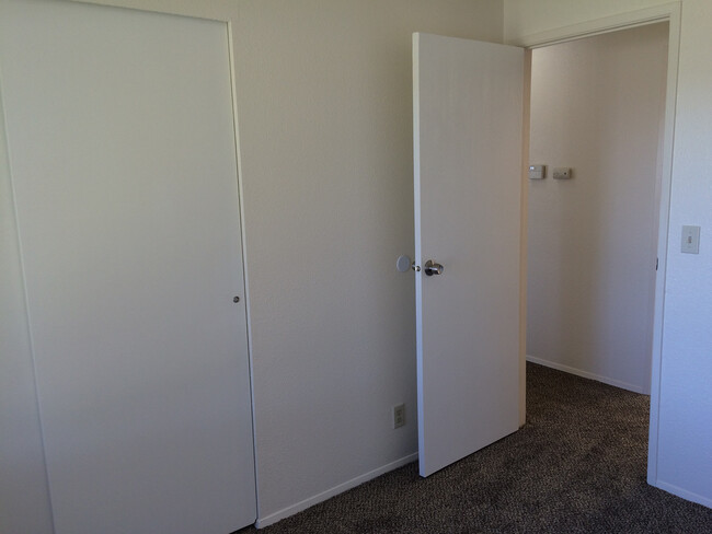 Building Photo - 3bed 2 bath House For Rent!