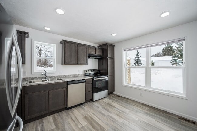 Building Photo - 1012 - 1014Escape St. Boyne City, MI 49712