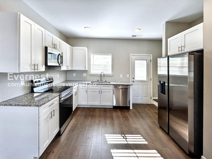 Building Photo - 246 Tara Ct