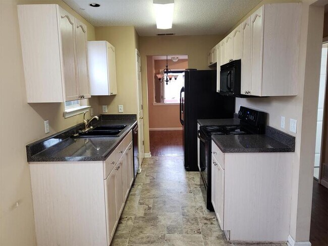 Building Photo - 1088 Sunstar Dr