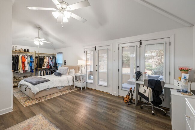 Building Photo - 3BD/3BA PLUS LOFT AND DETACHED ADU Located in SOUTH WINDAMERE-Available May 1, 2026!