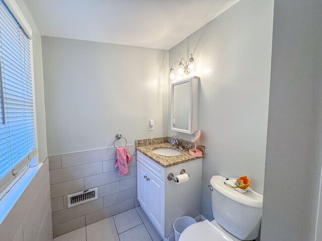 Building Photo - 79 Winchester Ave