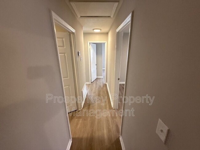 Building Photo - 5552 Tappan Ct