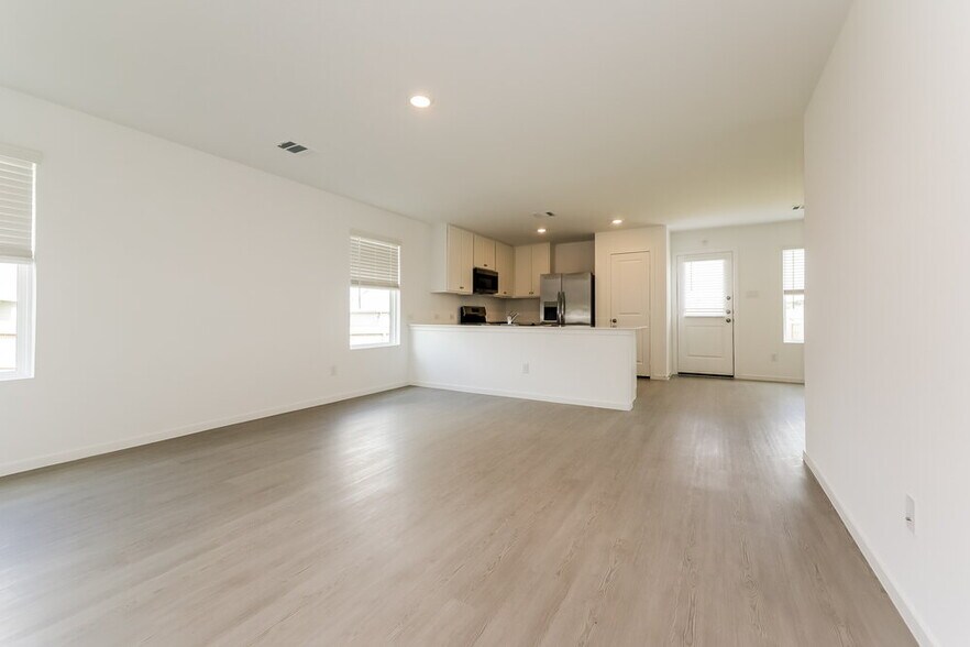 Building Photo - 16118 Hatton Dr