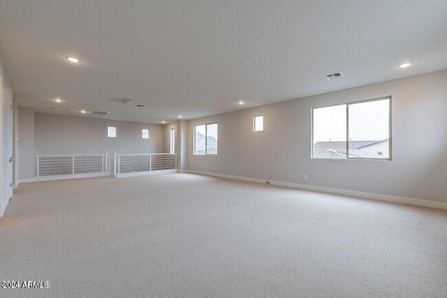 Building Photo - 21390 W Meadowbrook Ave