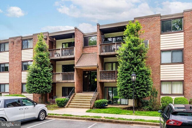 Building Photo - 10723 West Dr